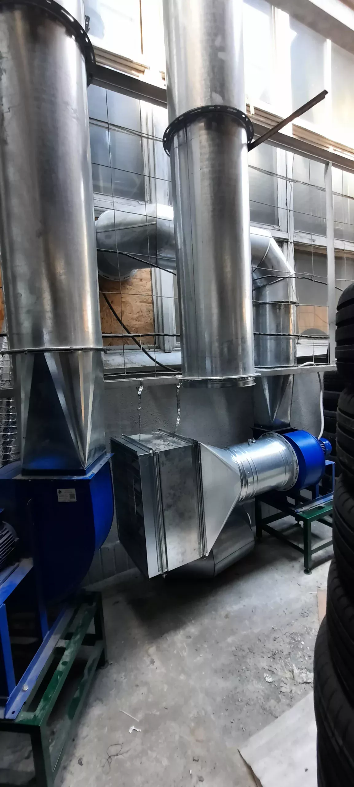 Розподіл повітря через вентиляційні решітки у фарбувальній камері